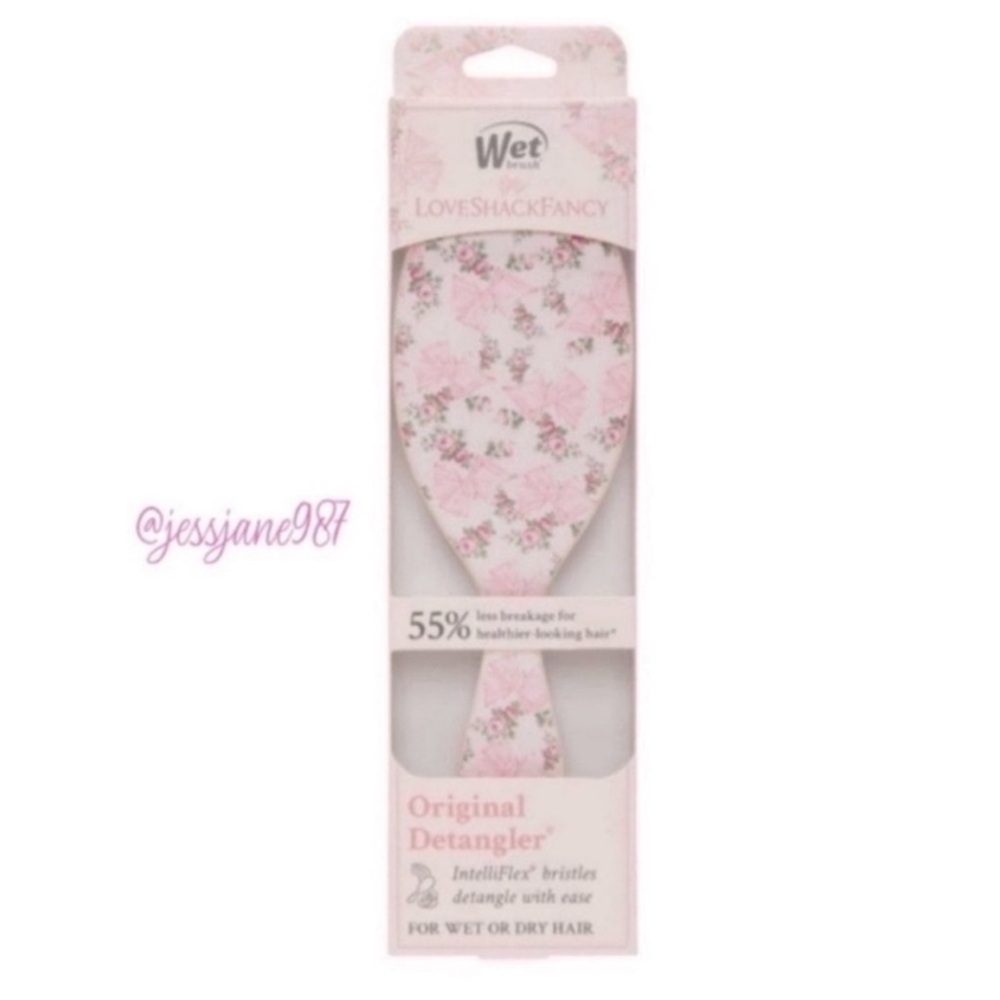 LoveShackFancy X Wet Brush Original Detangler Round Brush Rosa Beaux Pink Bow
